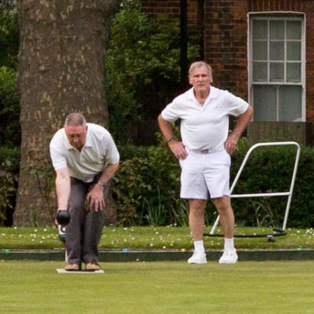 Francis Drake Bowls Club, Hilly Fields, Brockley, SE4 1QE. Mick fought hard but was beaten by Ken