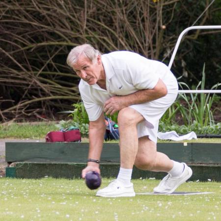 Francis Drake Bowls Club, Hilly Fields, Brockley, SE4 1QE. Ken demonstrates a very nice delivery