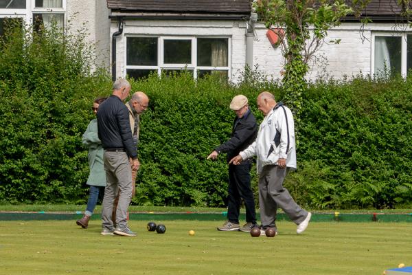 Francis Drake Bowls Club, Hilly Fields, Brockley, SE4 1QE. Tactics discussed with new bowlers by Coach Ron