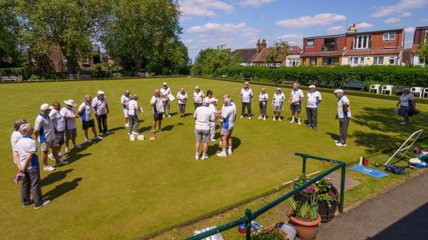 Francis Drake Bowls Club, Hilly Fields, Brockley, SE4 1QE. Briefing about today's game.