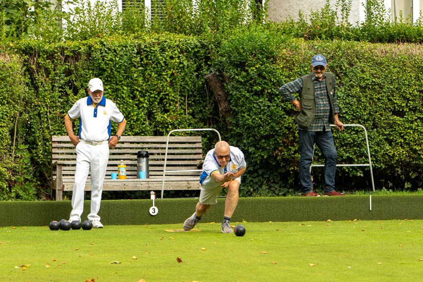 Francis Drake Bowls Club, Hilly Fields, Brockley, SE4 1QE. 100 up