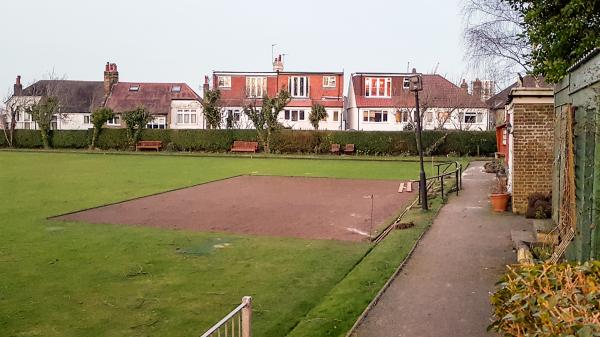 Francis Drake Bowls Club, Hilly Fields, Brockley, SE4 1QE. Glendale start to lift the green